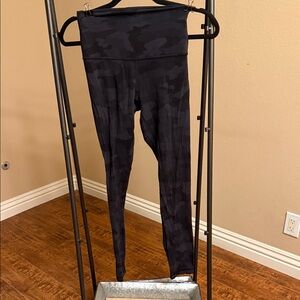 lululemon athletica Black Camo Leggings high waist 28 length